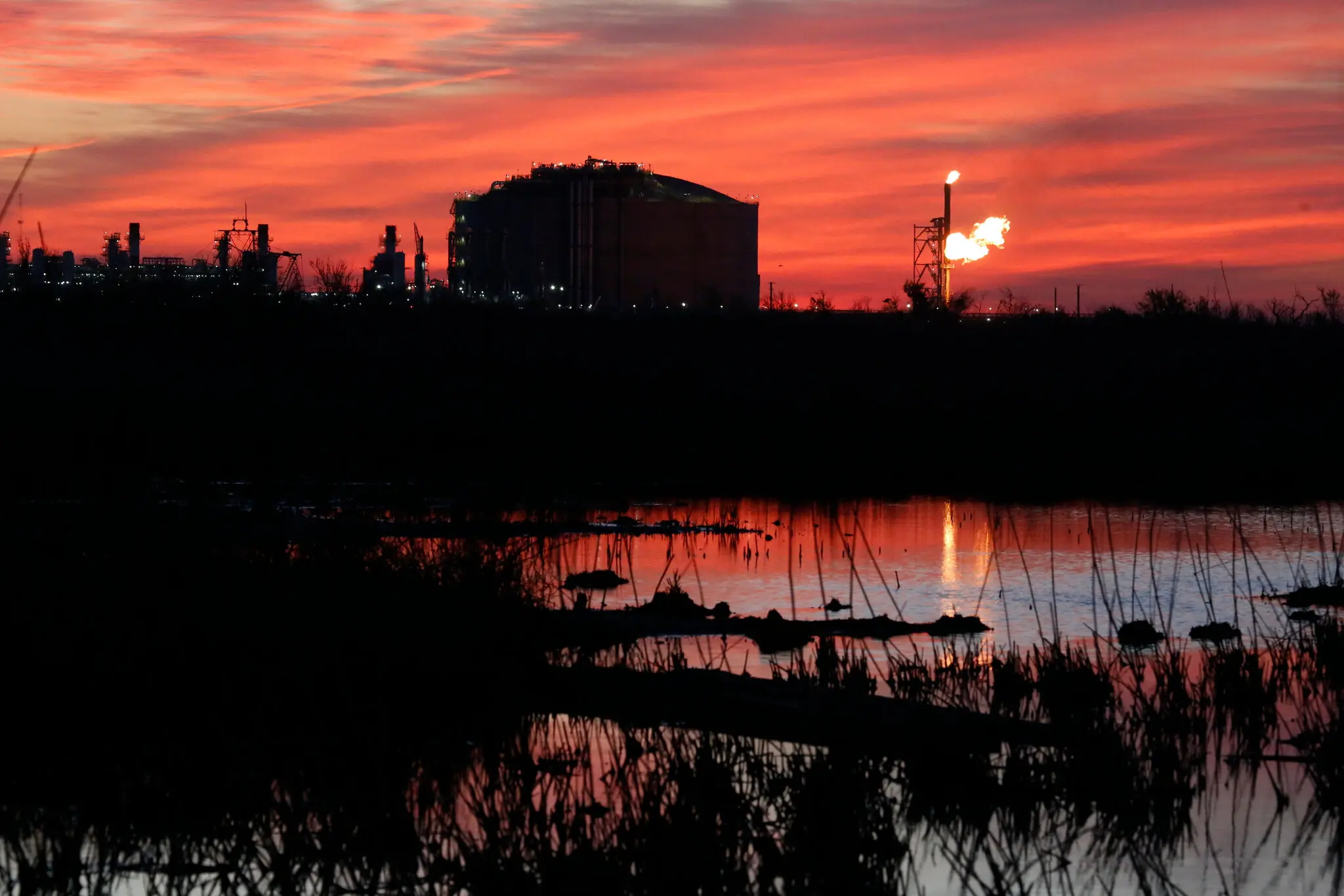 Торгові угоди Трампа та зріджений газ: ризики залежності та виклики кліматичним цілям